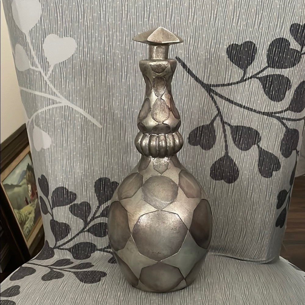 Elegant Silver Decorative vessel with topper